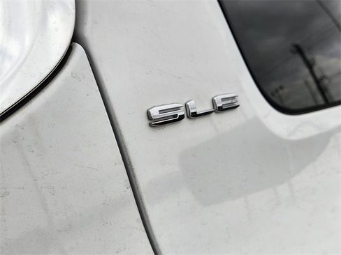 Used 2023 GMC Acadia SLE w/ Driver Convenience Package image 8