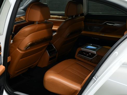 Used 2018 BMW ALPINA B7 xDrive image 38