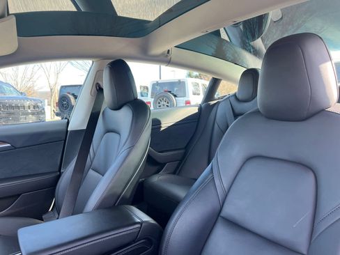 Used 2022 Tesla Model 3 Performance image 13