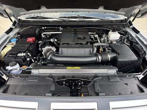 Used 2025 Nissan Frontier PRO-4X AWD/4WD image 31