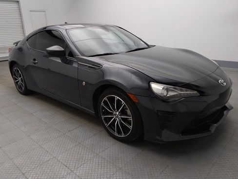 Used 2018 Toyota 86 RWD image 11