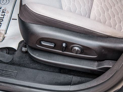 Used 2018 Chevrolet Equinox LT FWD image 18