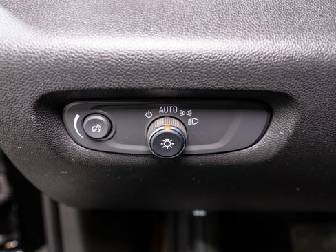 Used 2023 Chevrolet Traverse LT image 32