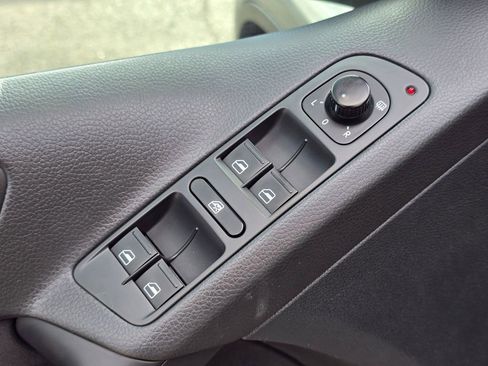 Used 2011 Volkswagen Tiguan S AWD/4WD image 21