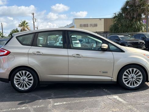 Used 2017 Ford C-MAX Energi SE w/ Equipment Group 402A FWD image 3