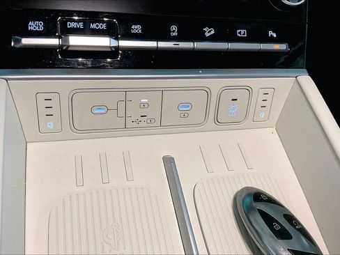 Used 2025 Hyundai Santa Fe Calligraphy image 33