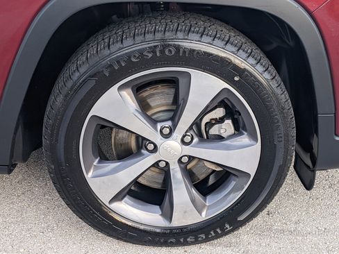 Used 2019 Jeep Cherokee Limited image 8