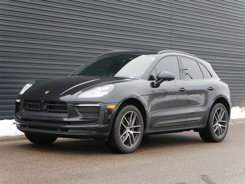 Used 2024 Porsche Macan image 1