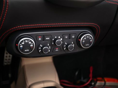 Certified 2013 Ferrari 458 Spider Base image 34