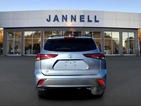 Used 2022 Toyota Highlander Limited image 7