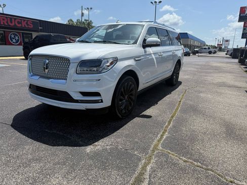 Used 2021 Lincoln Navigator L Reserve AWD/4WD image 3