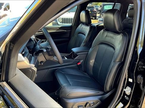 New 2025 Jeep Grand Cherokee Overland image 10