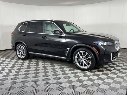 Used 2024 BMW X5 xDrive50e w/ Premium Package AWD/4WD image 3