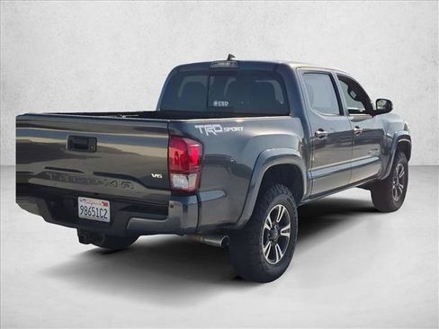 Used 2017 Toyota Tacoma TRD Sport RWD image 5