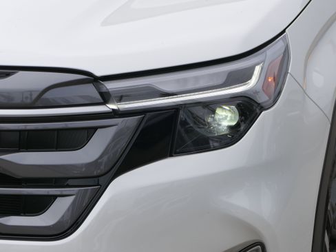 Used 2025 Subaru Forester Limited AWD/4WD image 9
