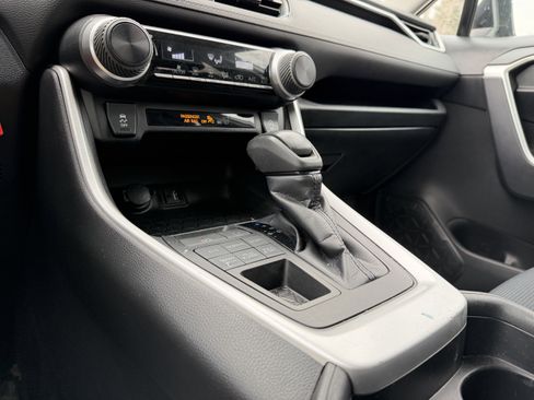 Used 2019 Toyota RAV4 LE image 22