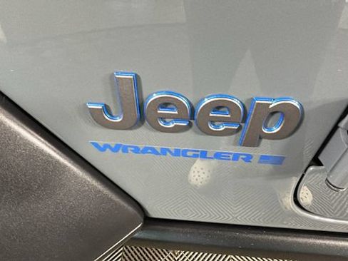 Used 2024 Jeep Wrangler Unlimited AWD/4WD image 9