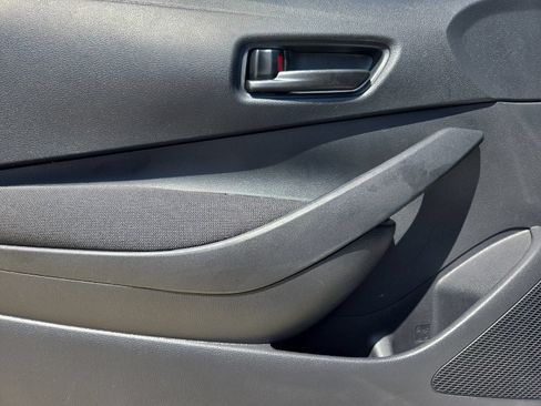 Used 2025 Toyota Corolla LE FWD image 10