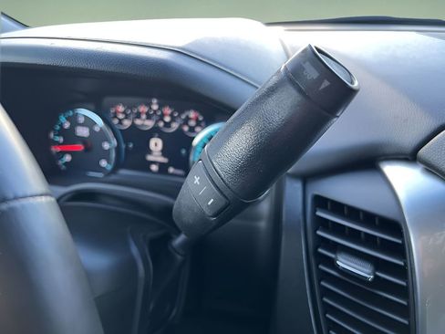 Used 2018 Chevrolet Suburban Premier image 16