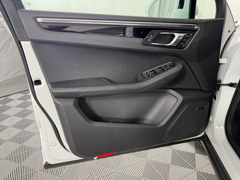 New 2025 Porsche Macan image 27