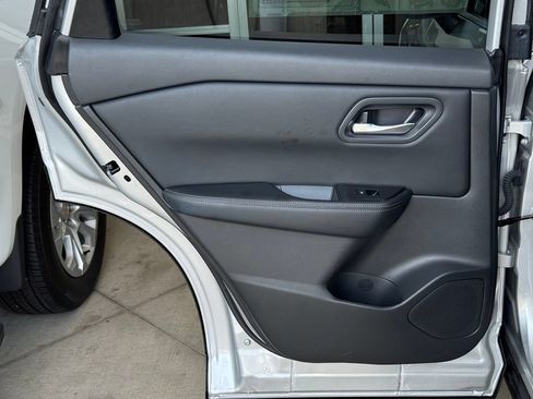 Used 2024 Nissan Rogue SV FWD image 19