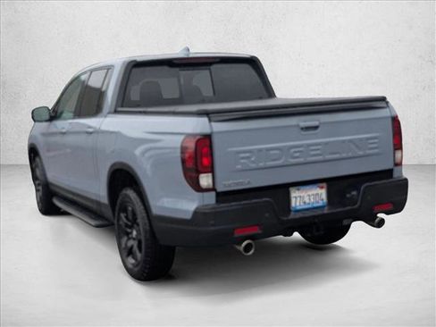 Certified 2025 Honda Ridgeline Black Edition image 9