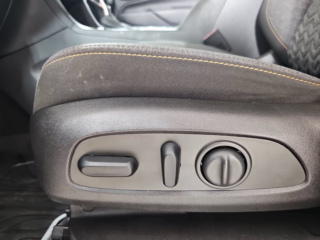 Certified 2024 Chevrolet Equinox LT w/ LPO, Floor Liner Package AWD/4WD image 35