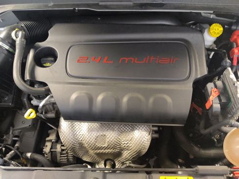 Used 2020 Jeep Renegade Latitude FWD image 30