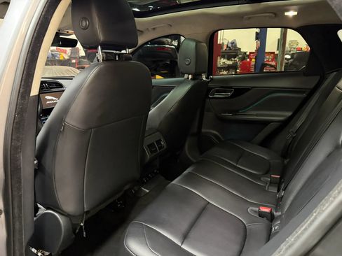 Used 2020 Jaguar F-PACE Premium AWD/4WD image 11