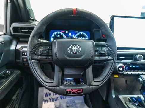 Used 2025 Toyota Tacoma TRD Pro AWD/4WD image 19