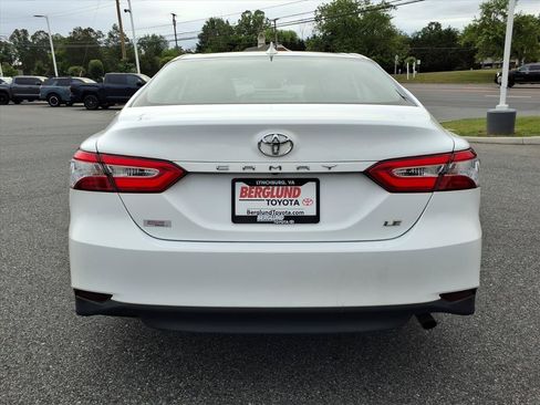 Used 2020 Toyota Camry LE FWD image 12