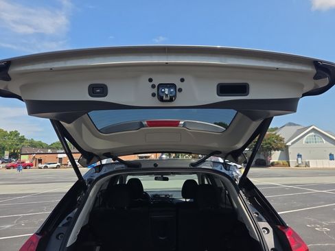 Used 2018 Nissan Rogue SV AWD/4WD image 18