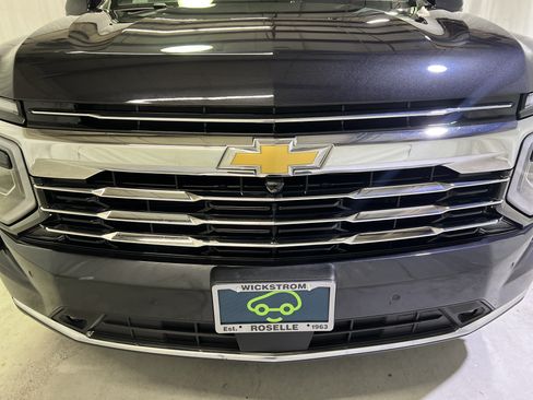 Used 2026 Chevrolet Suburban LT w/ Comfort Package AWD/4WD image 4
