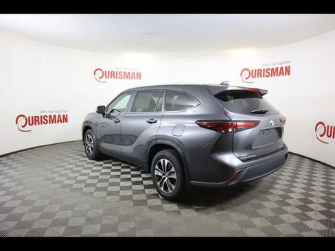 Used 2024 Toyota Highlander XLE AWD/4WD image 18