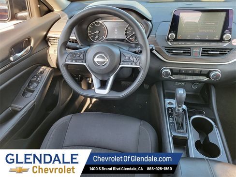 Used 2024 Nissan Altima 2.5 SV image 11