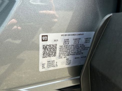 Used 2025 Chevrolet Trax LT w/ Driver Confidence Package FWD image 37