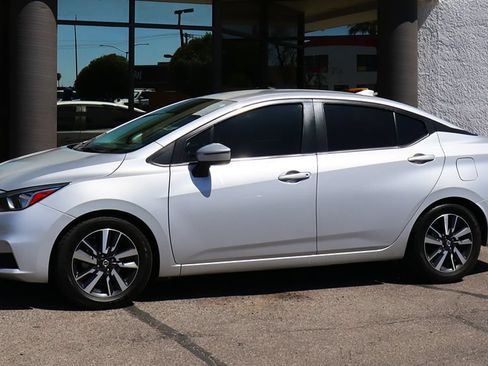 Used 2021 Nissan Versa SV FWD image 7