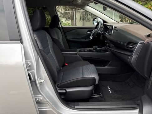 Used 2023 Nissan Rogue SV AWD/4WD image 9