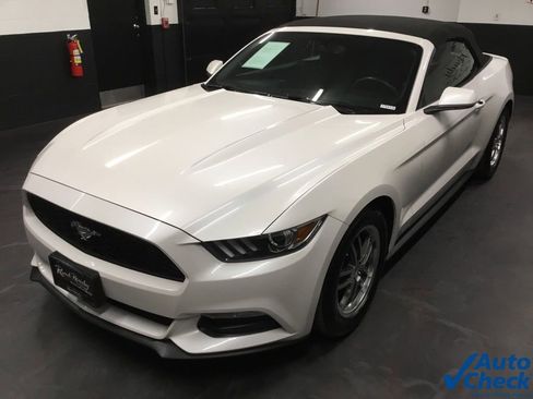 Used 2017 Ford Mustang Convertible image 17