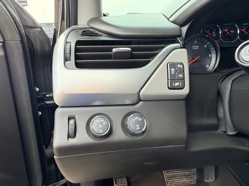 Used 2019 Chevrolet Suburban LT AWD/4WD image 11