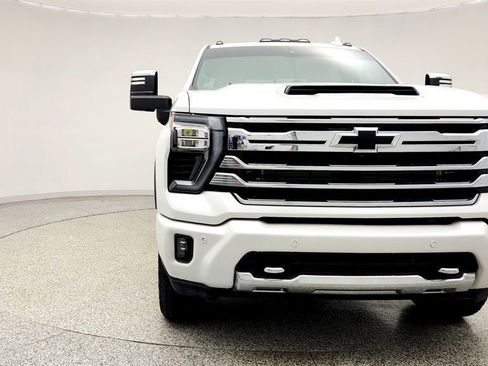 Used 2024 Chevrolet Silverado 2500 High Country w/ High Country Premium Package image 2