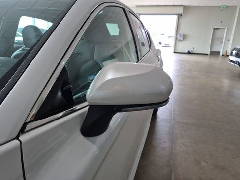 Used 2022 Toyota Camry XLE FWD image 33