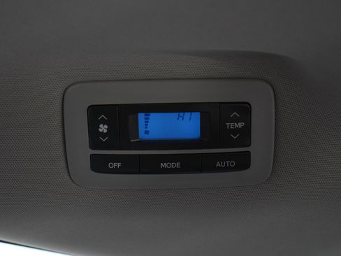 Used 2016 Toyota Sienna L FWD image 17