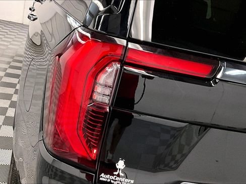 Used 2025 GMC Yukon XL Denali Ultimate w/ LPO, Floor Liner Package AWD/4WD image 37