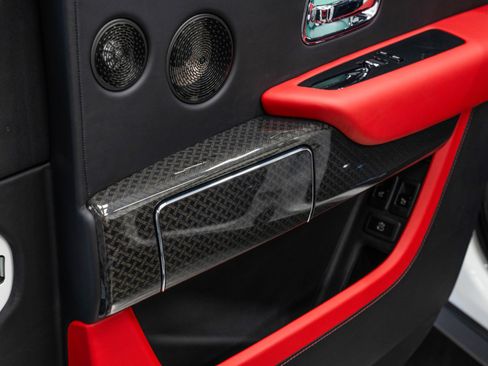 Used 2023 Rolls-Royce Cullinan Black Badge w/ Dark Exterior Package image 34