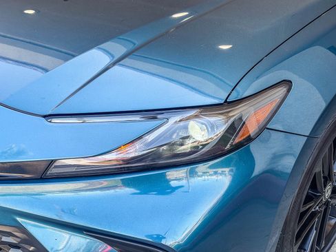 Used 2025 Toyota Camry SE FWD image 9