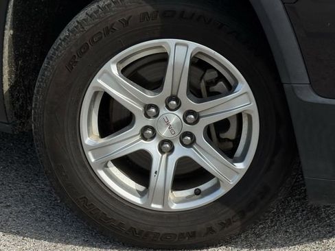 Used 2018 GMC Acadia SLE FWD image 32