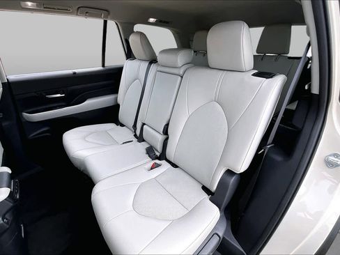 Used 2024 Toyota Grand Highlander FWD image 19