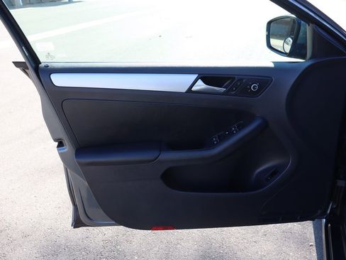 Used 2013 Volkswagen Jetta SE image 23