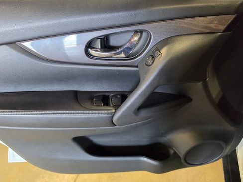 Used 2020 Nissan Rogue S FWD image 5